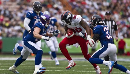 开云体育2026-里昂横扫德国，斯通斯打出统治级数据，当法国足球的浪漫遇上钢铁意志