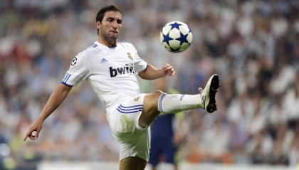 开云体育APP下载-F1街道赛之夜，托尼在焦点战证明自己