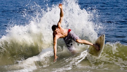 开云下载-孔德一剑封喉，新西兰如何用南太平洋的风暴掀翻黄色潜水艇