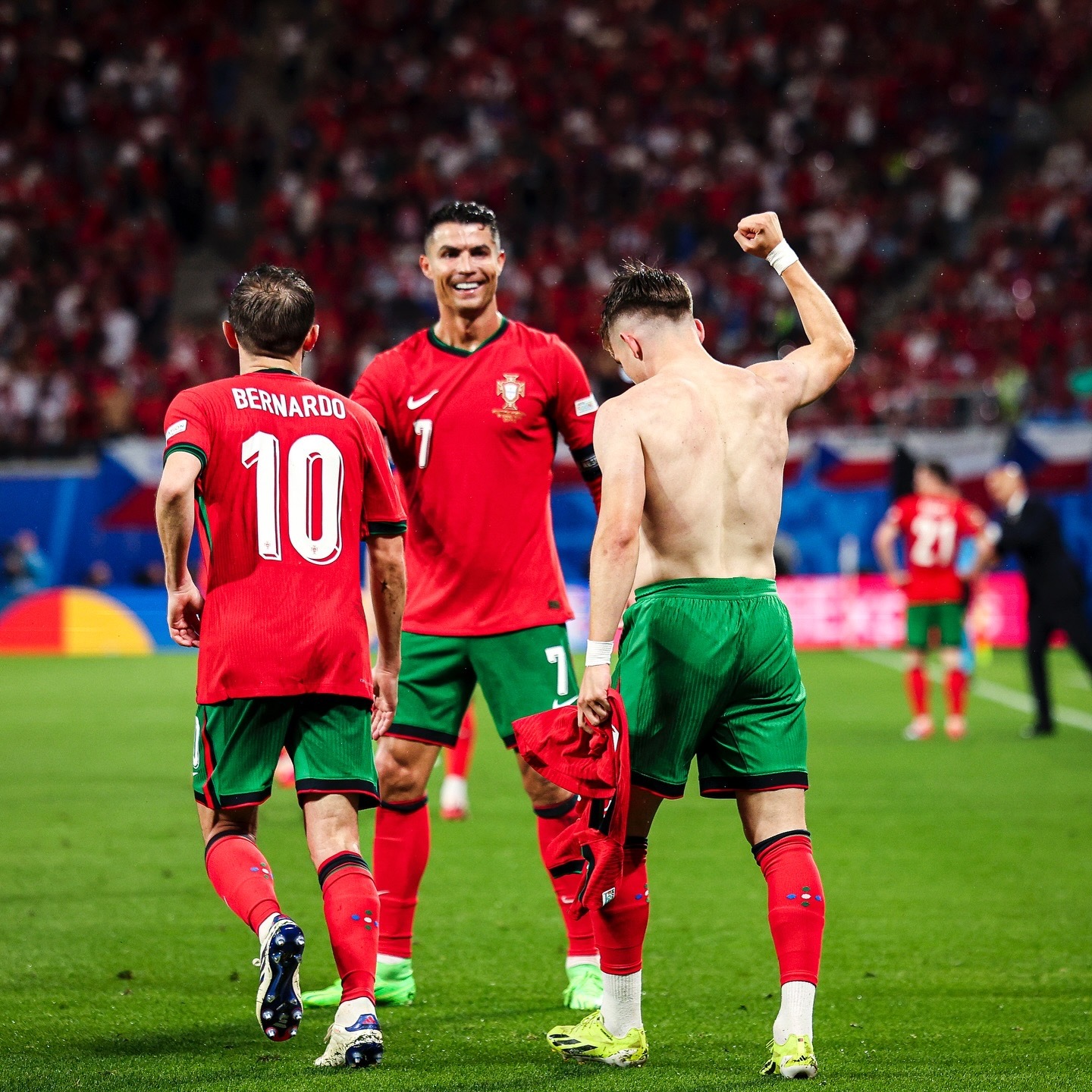 智利翻盘克罗地亚，C罗带队取胜