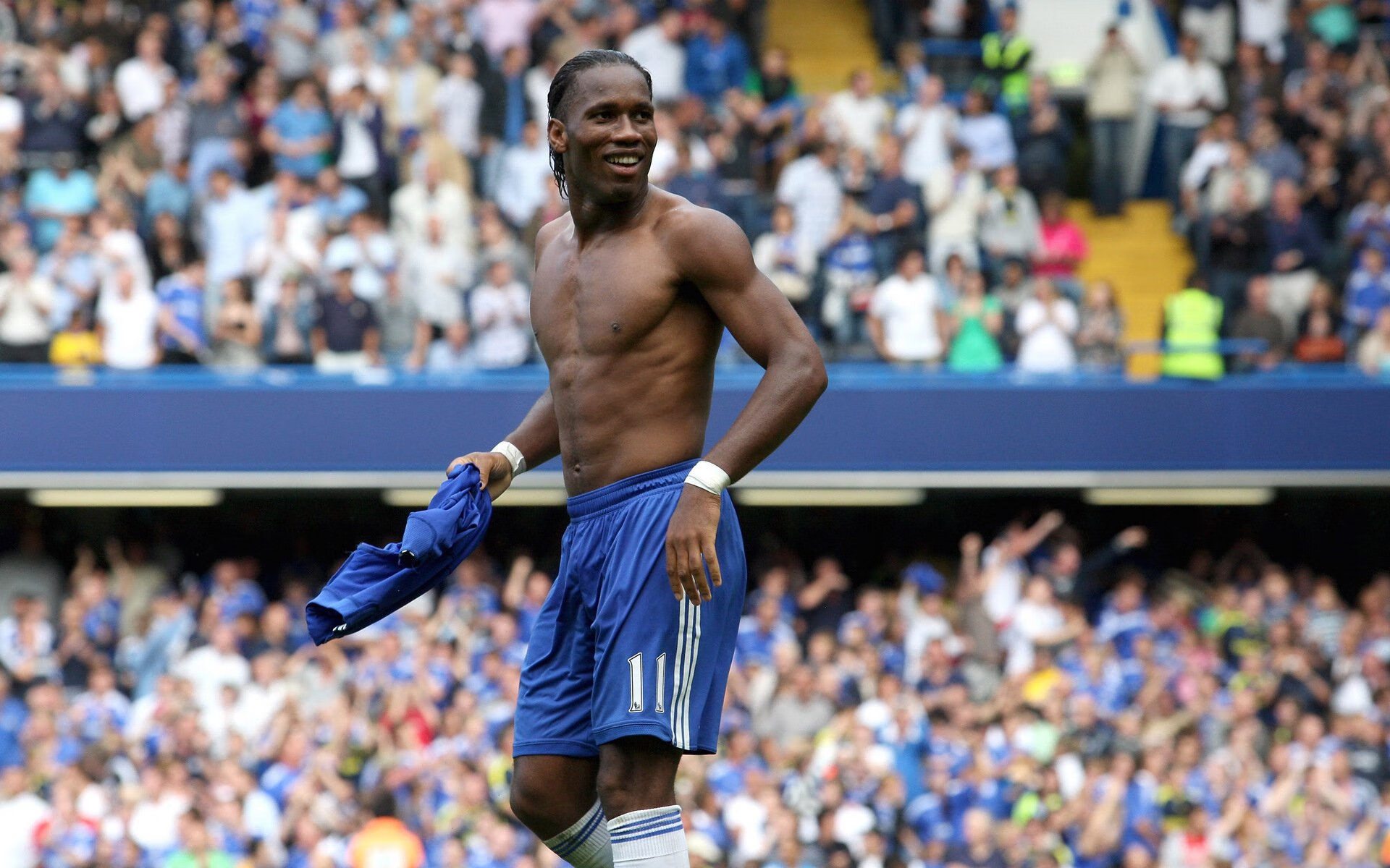 库里数据全面爆炸，当凡人举起神迹，总决赛之夜见证不朽