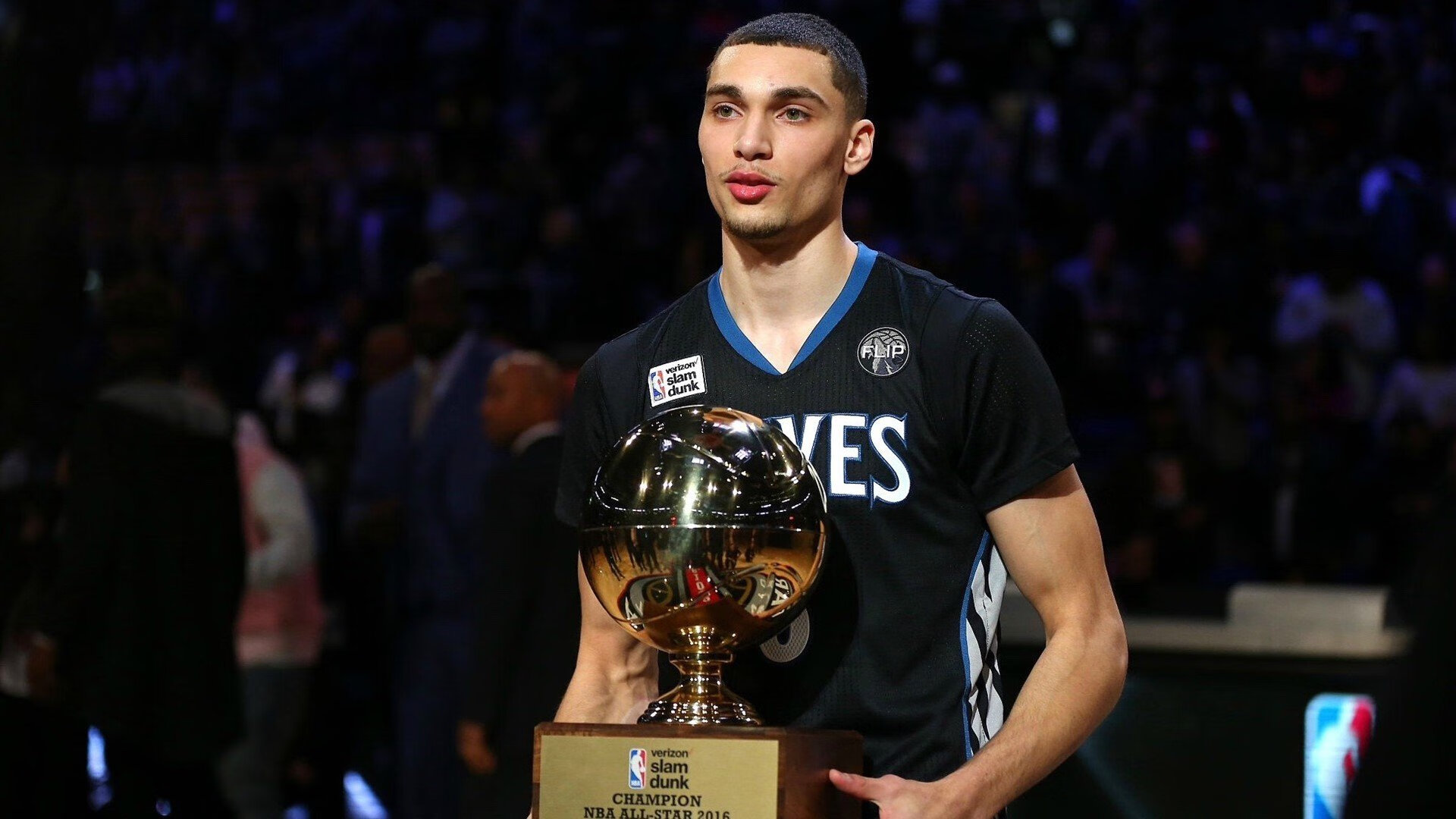 哈登的中国时刻，当深圳大运中心见证NBA式主宰