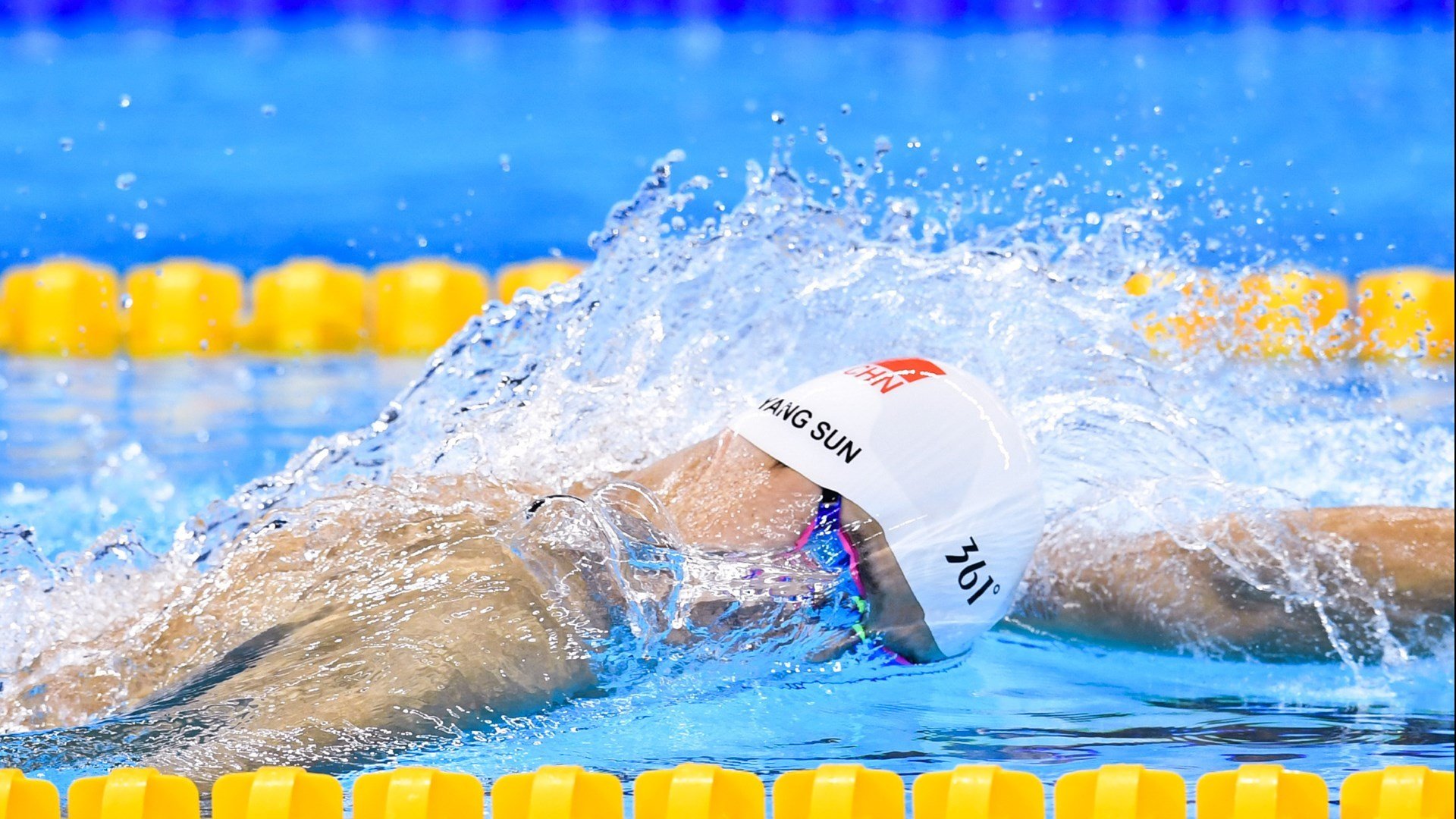 哈利伯顿的无声惊雷,当组织艺术撕碎巨头幻梦