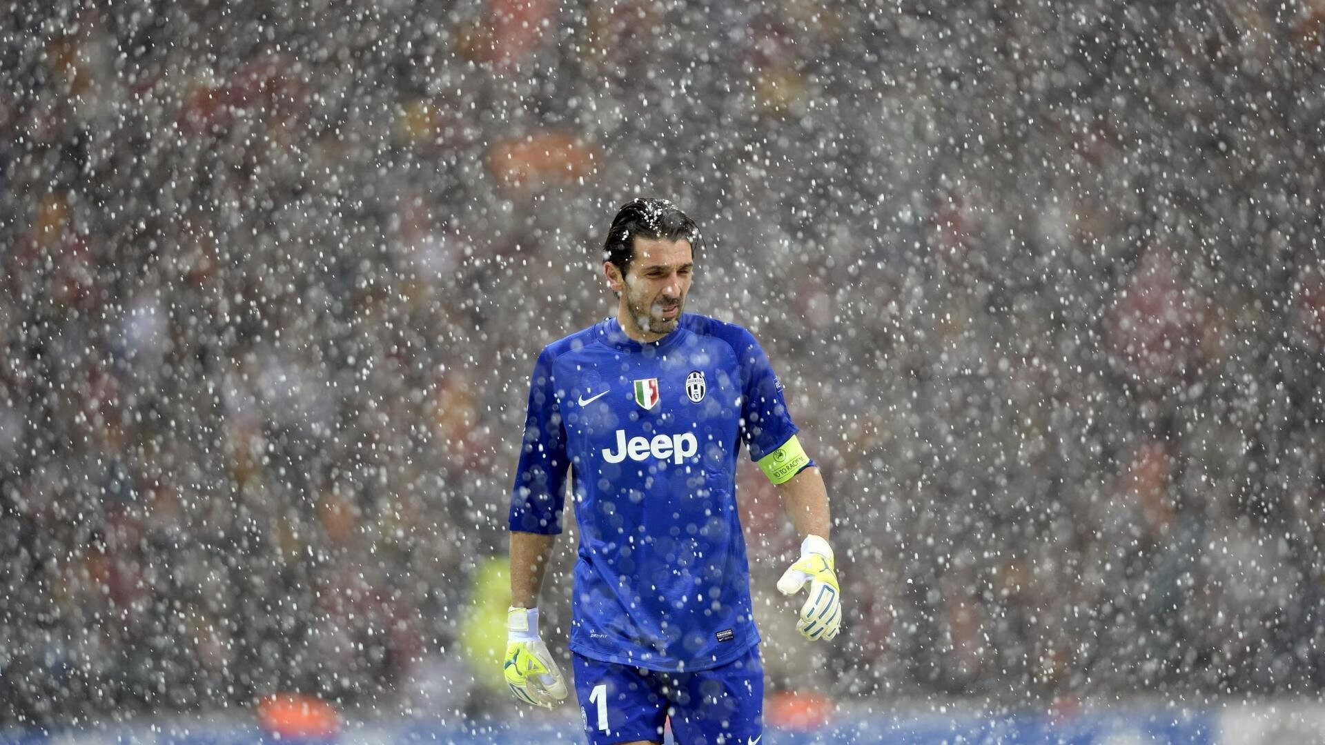 阿坎吉，暗夜扛旗者，与一座城市的孤独对饮