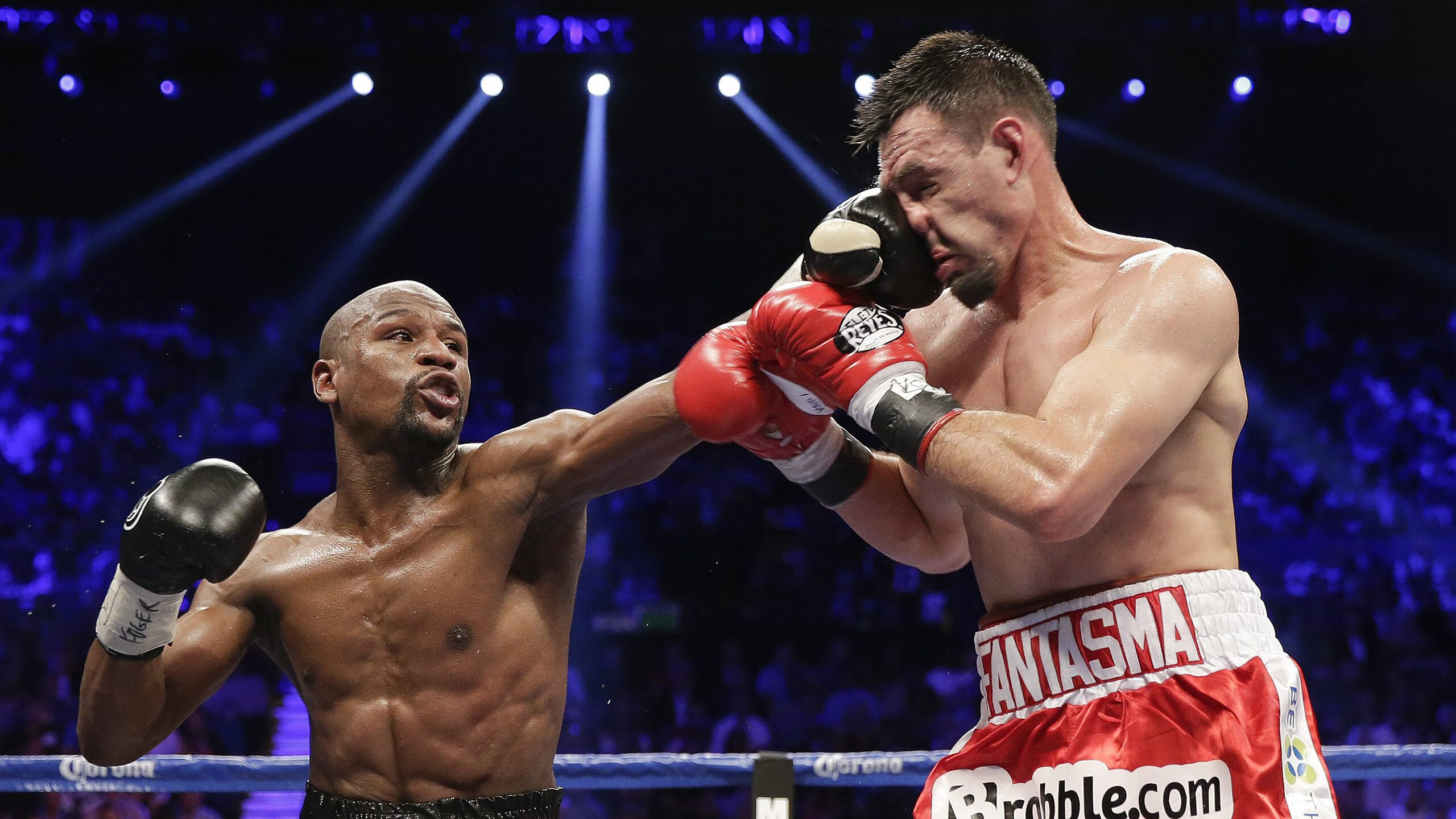 巴西防守锁死加纳，库尔图瓦关键战不手软